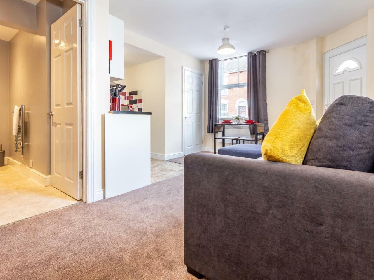 Northfield Street, Worcester City Centre - Guest Homes Екстер'єр фото