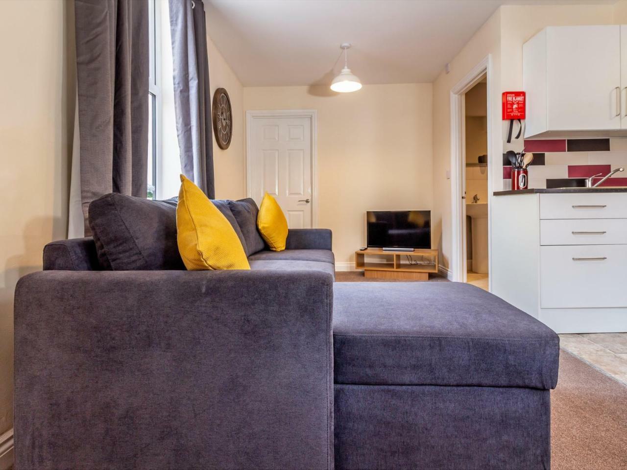 Northfield Street, Worcester City Centre - Guest Homes Екстер'єр фото