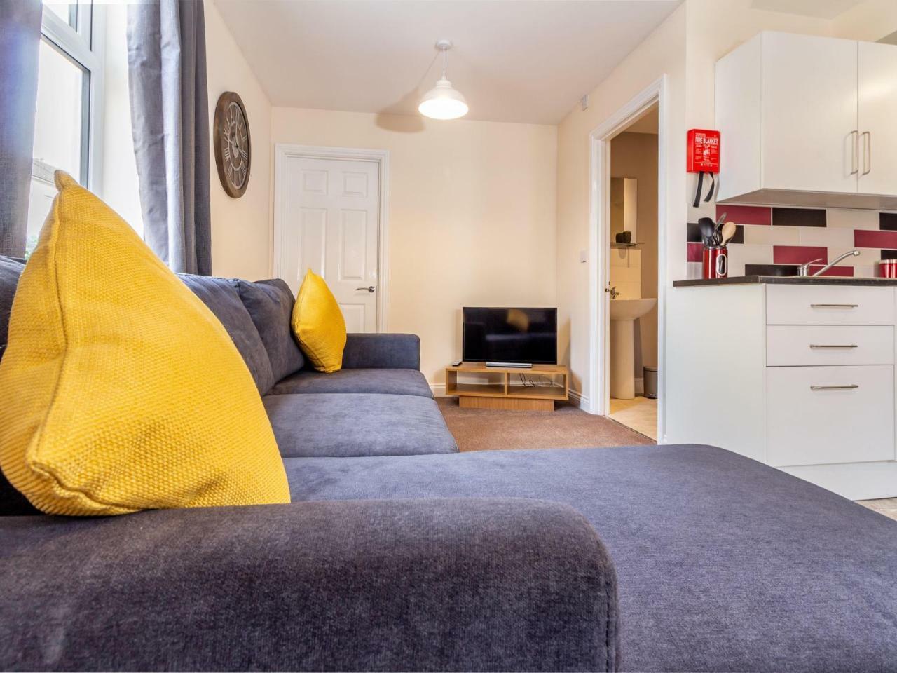 Northfield Street, Worcester City Centre - Guest Homes Екстер'єр фото