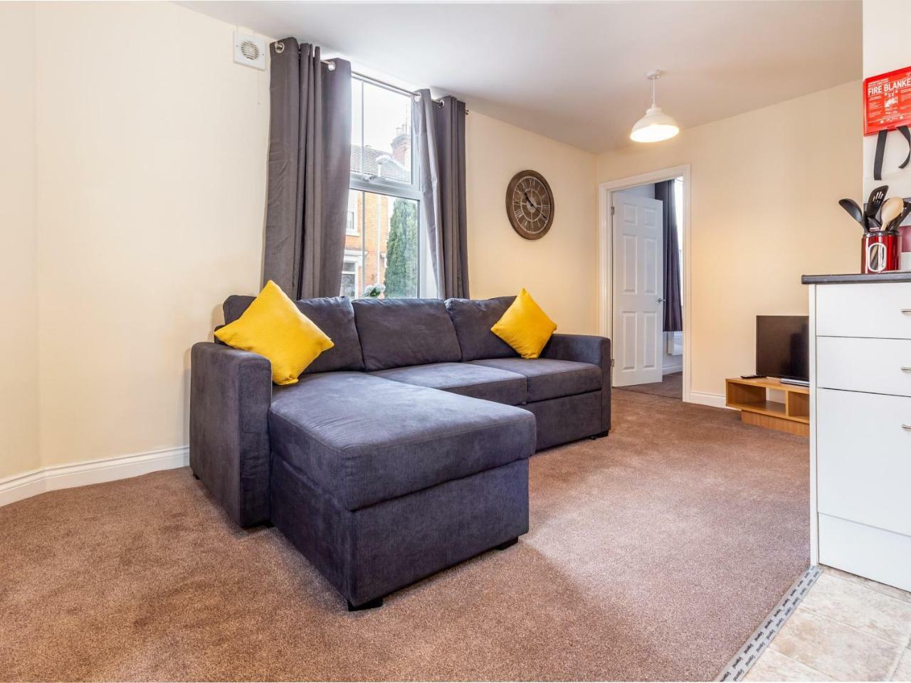 Northfield Street, Worcester City Centre - Guest Homes Екстер'єр фото